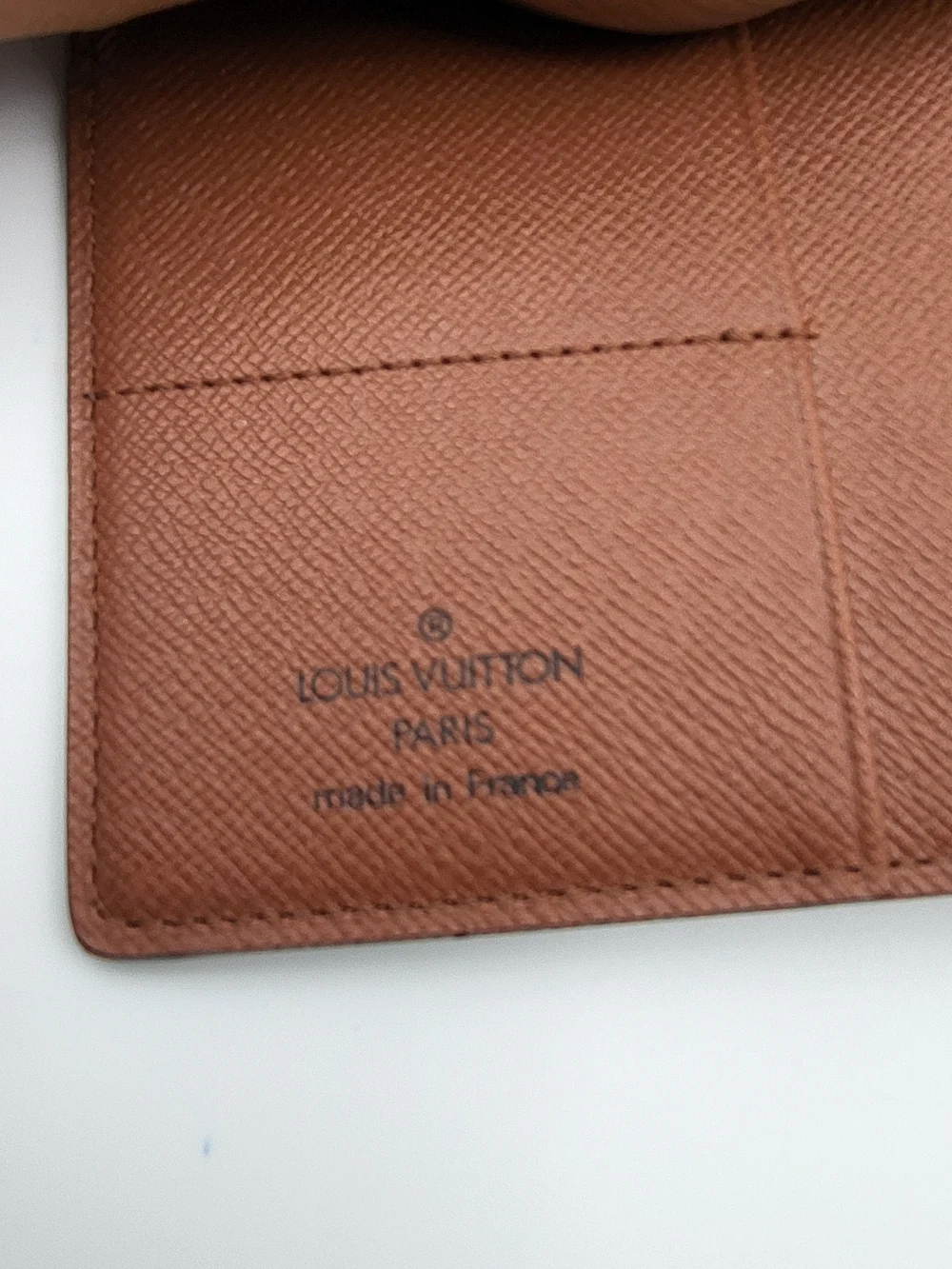 LOUIS VUITTON Monogram Canvas Passport Cover.Authentic..